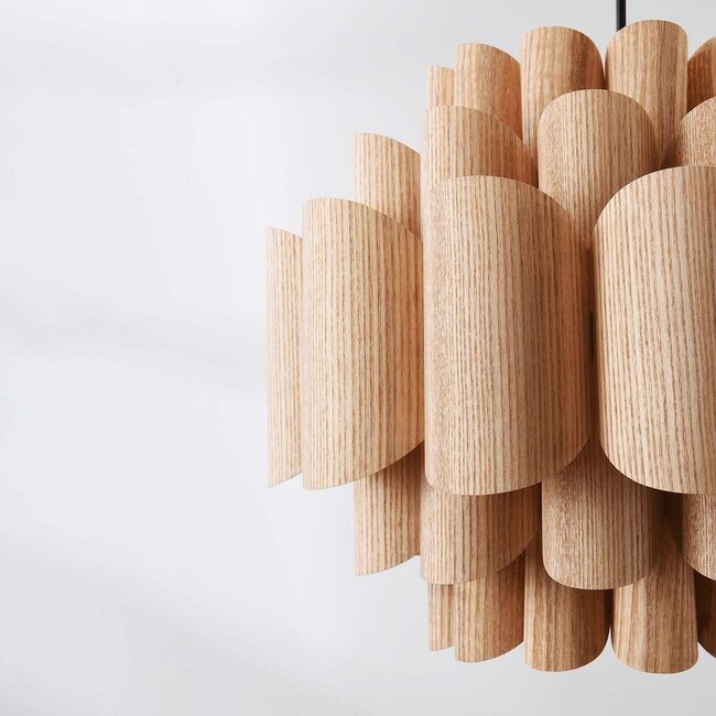 Modern Xylo pendant lamp with a natural wood effect