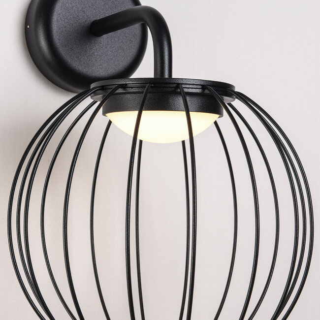 Eclipsa wall lamp design – black with warm white light