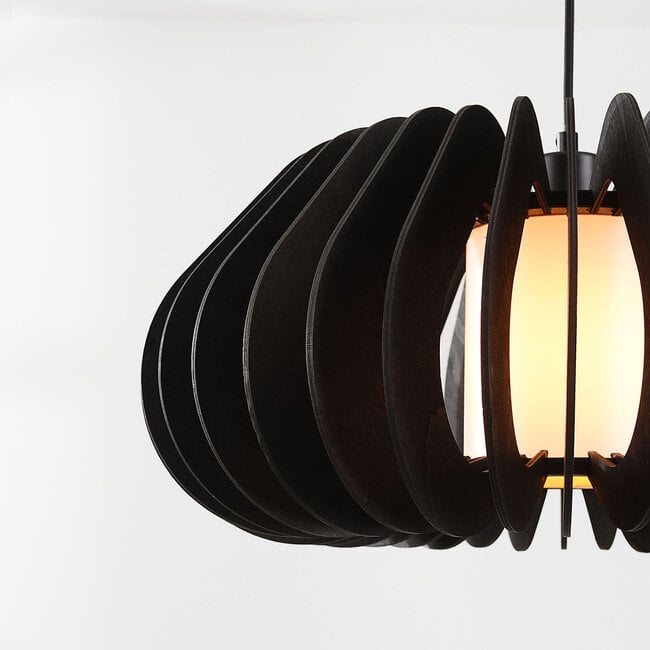 pendant light Rorka - black slats with diffuser
