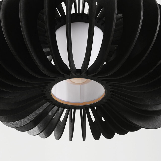 Wood pendant light Rorka with black slats, open round shape and diffuser