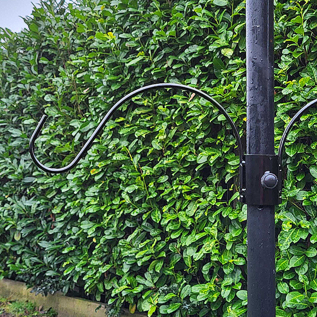 Metal ring with hanging hooks for posts