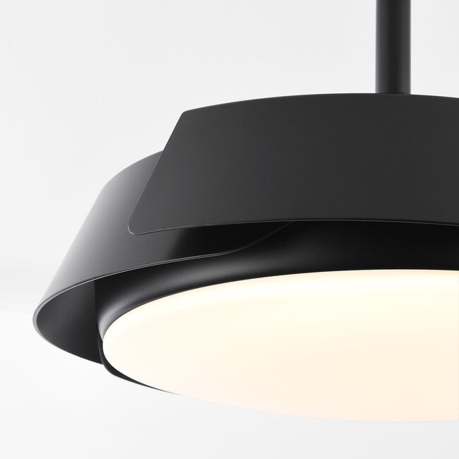 Black ceiling fan with integrated light source - Ventu