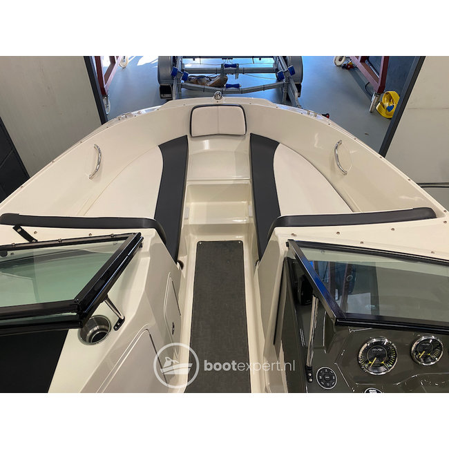 Sea Ray 190SPX 3.0LTR 140PK 2015