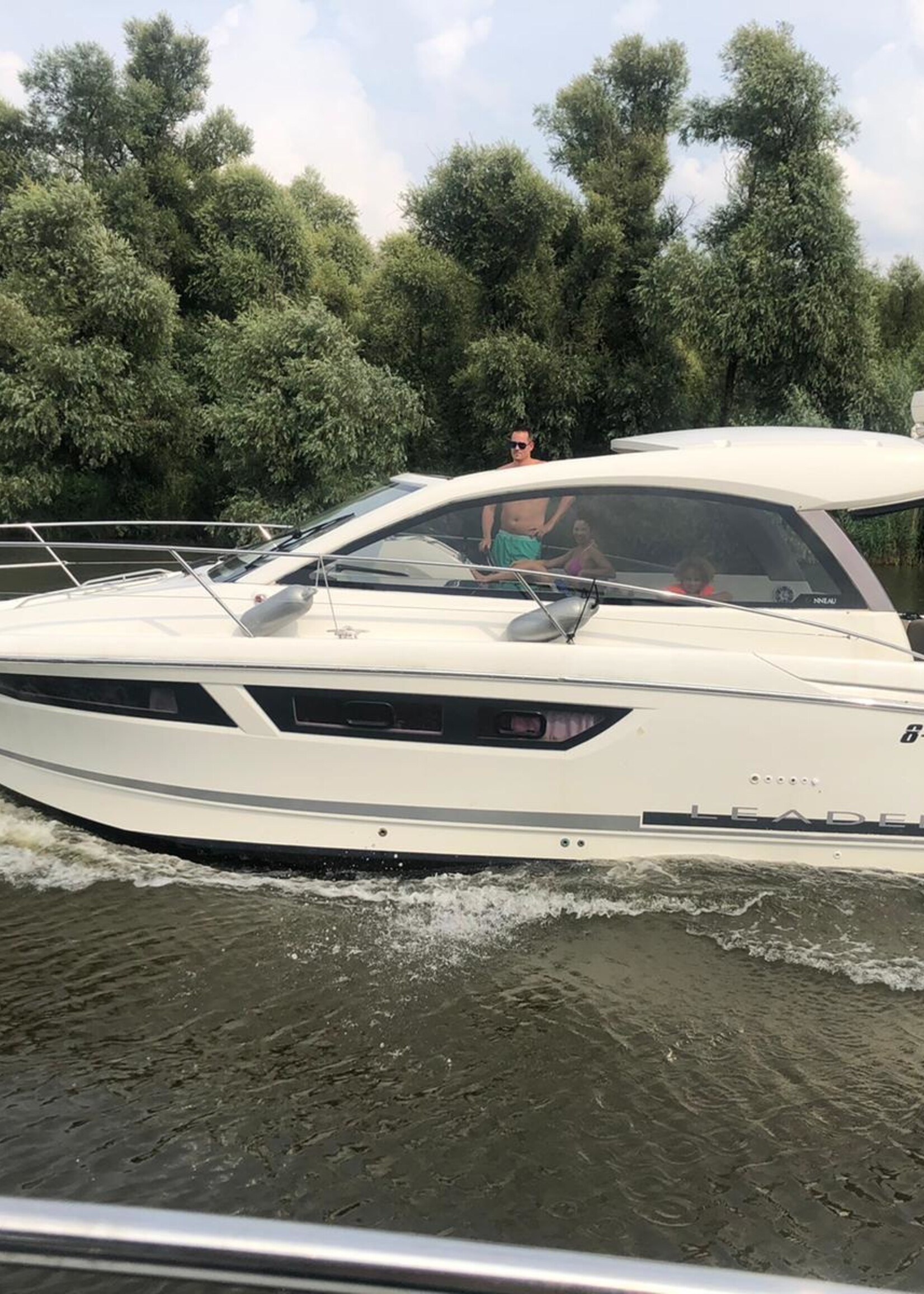 Jeanneau Leader 9 Hardtop, 2010, diesel 260PK