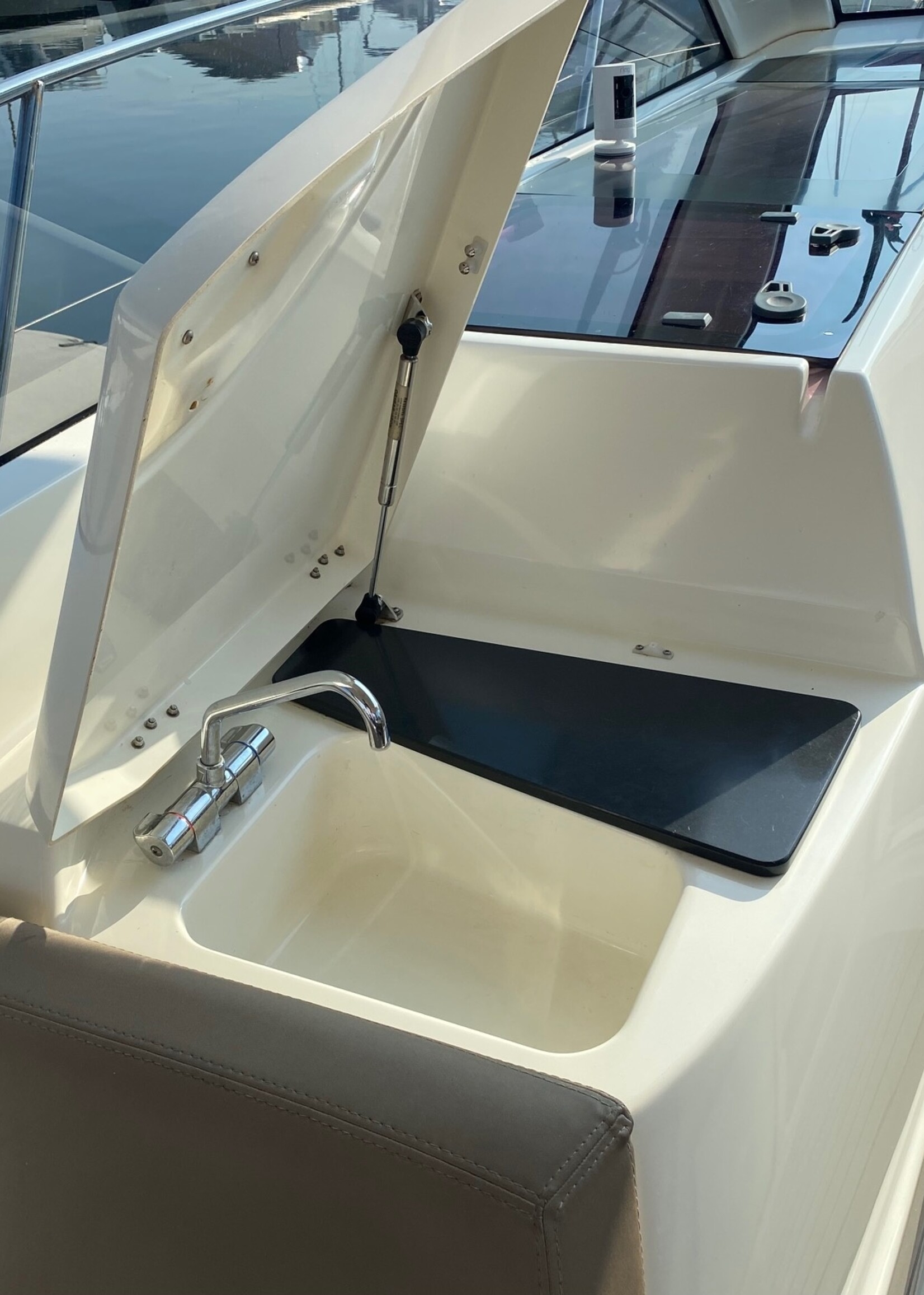 Jeanneau Leader 9 Hardtop, 2010, diesel 260PK