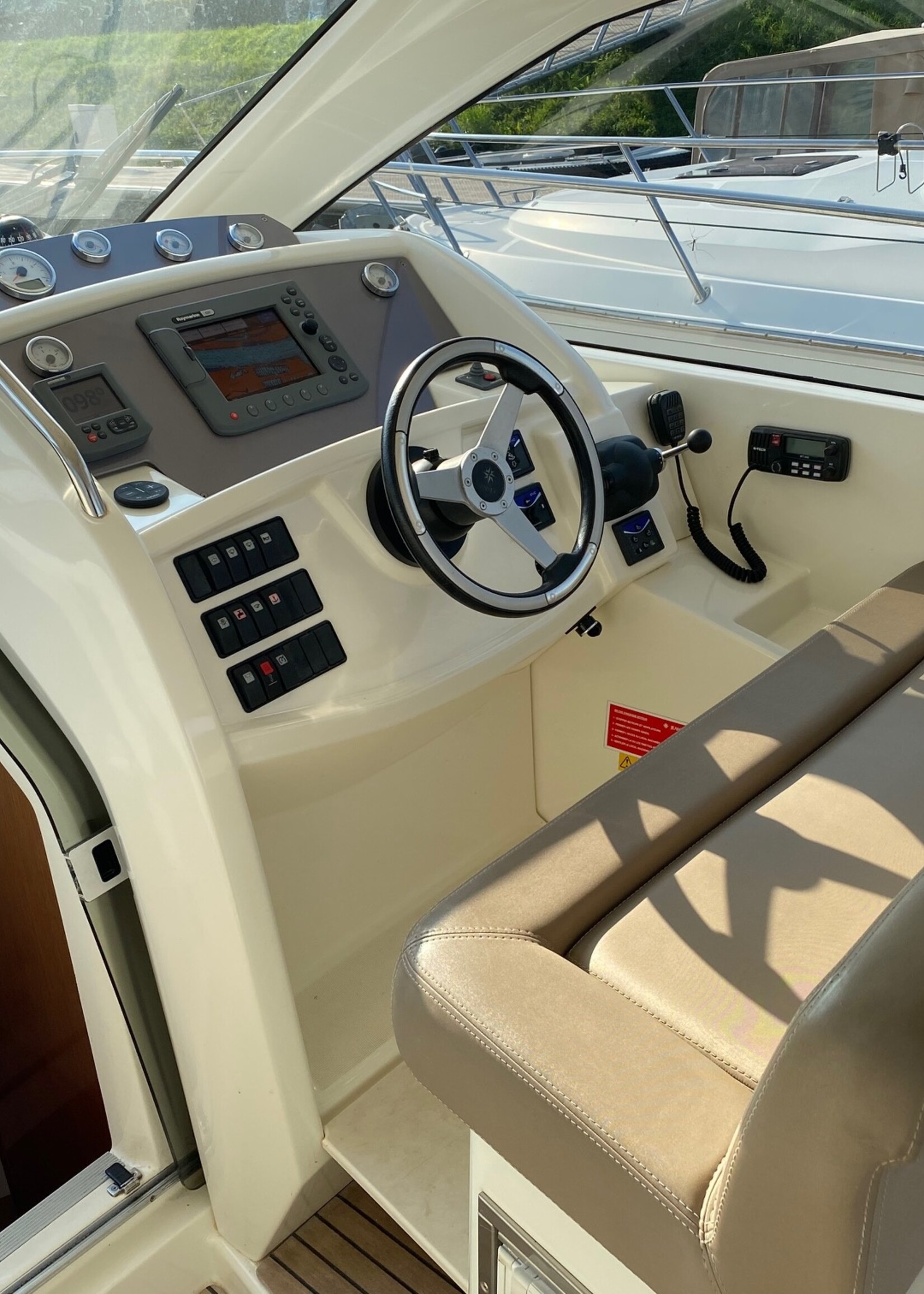 Jeanneau Leader 9 Hardtop, 2010, diesel 260PK