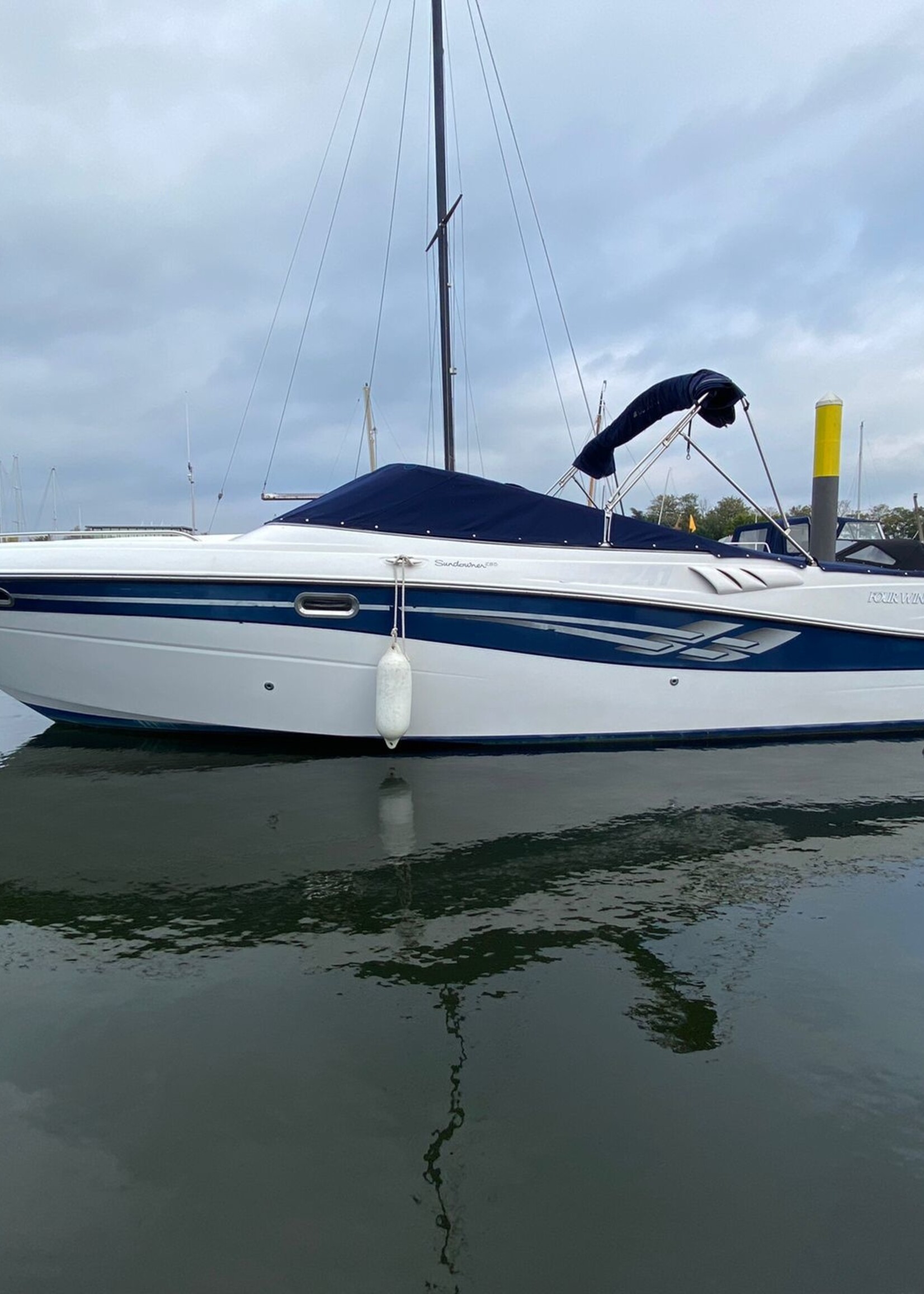 Four Winns Sundowner 285 Volvo 7.4 Liter V8 GSI 385PK 2003