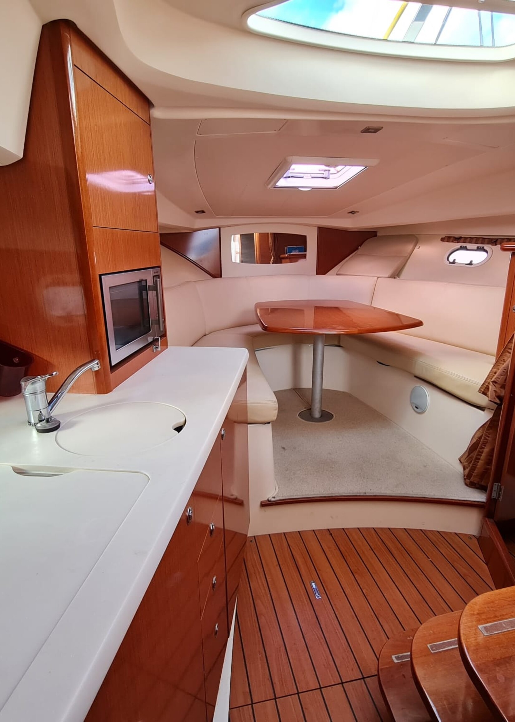 Jeanneau Prestige 30S Hardtop, 2009, 2x Volvo Penta 5.7 Gi