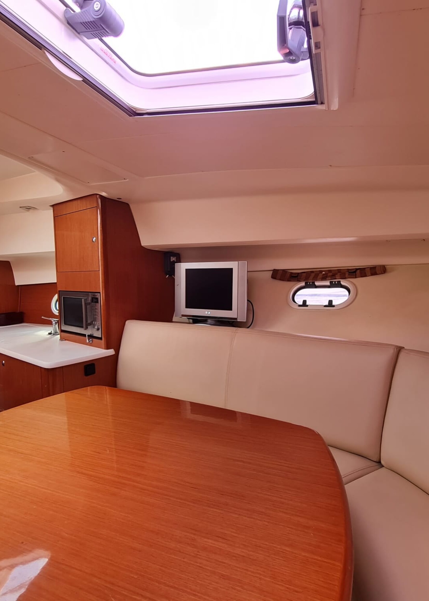 Jeanneau Prestige 30S Hardtop, 2009, 2x Volvo Penta 5.7 Gi