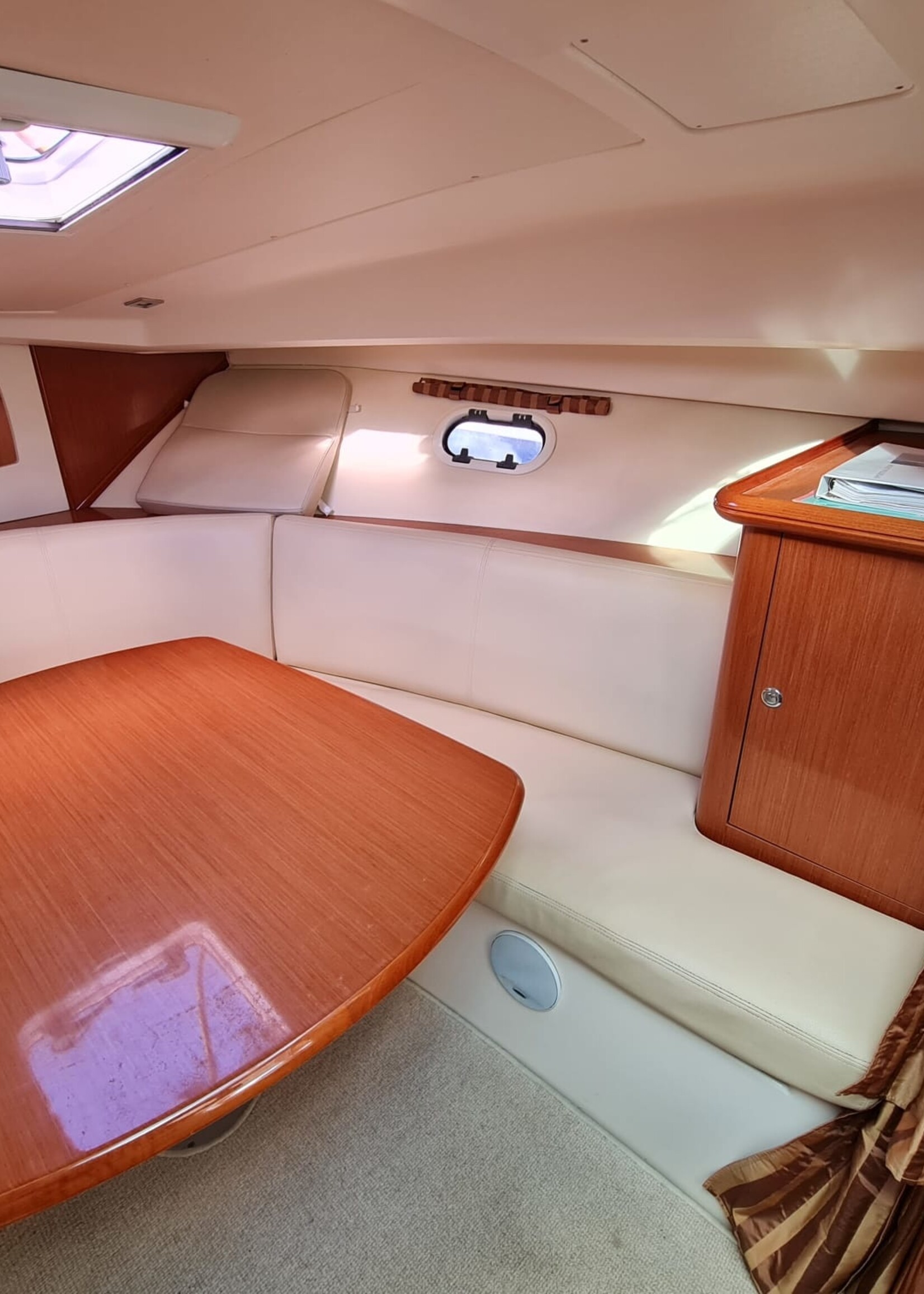 Jeanneau Prestige 30S Hardtop, 2009, 2x Volvo Penta 5.7 Gi