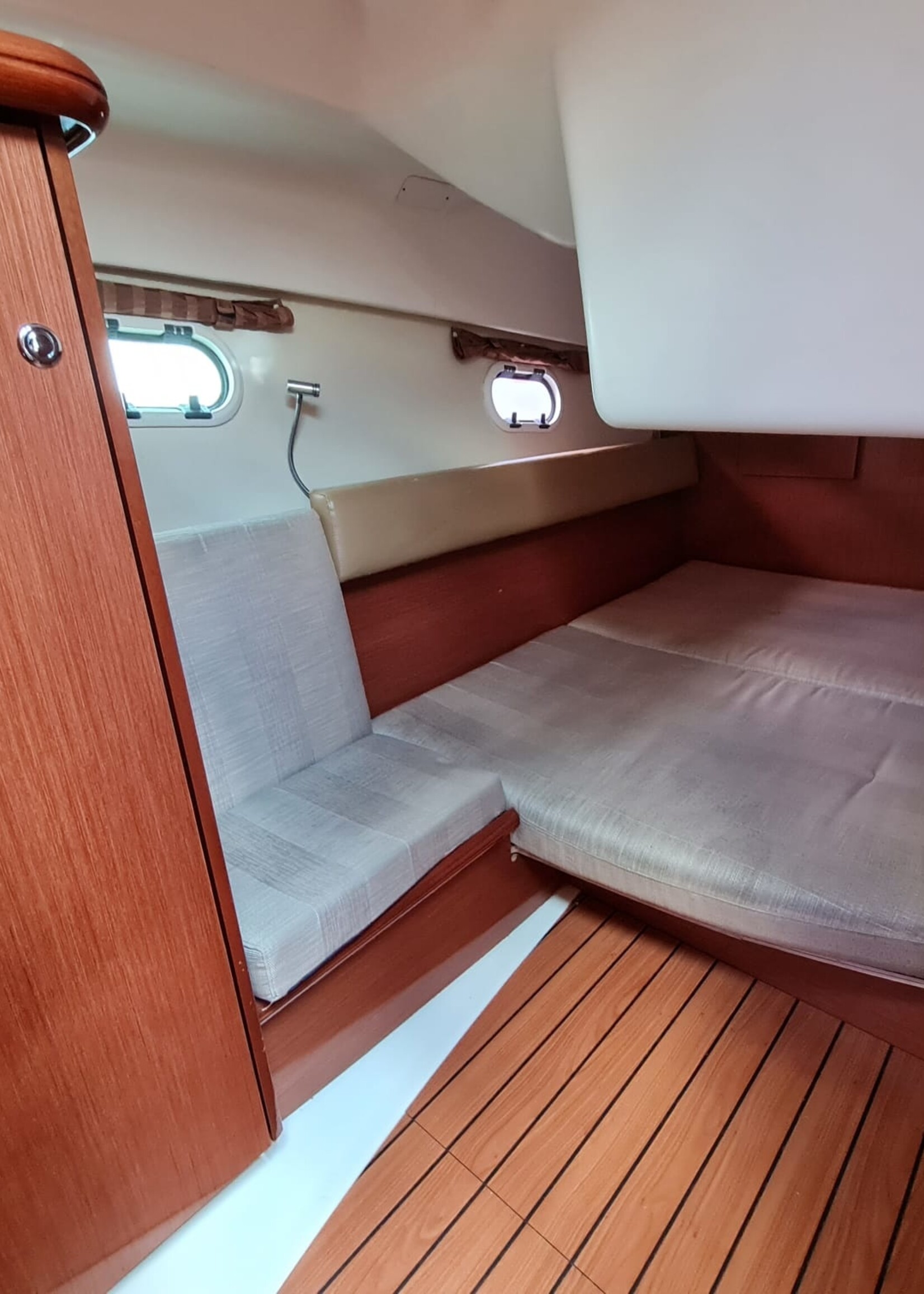 Jeanneau Prestige 30S Hardtop, 2009, 2x Volvo Penta 5.7 Gi