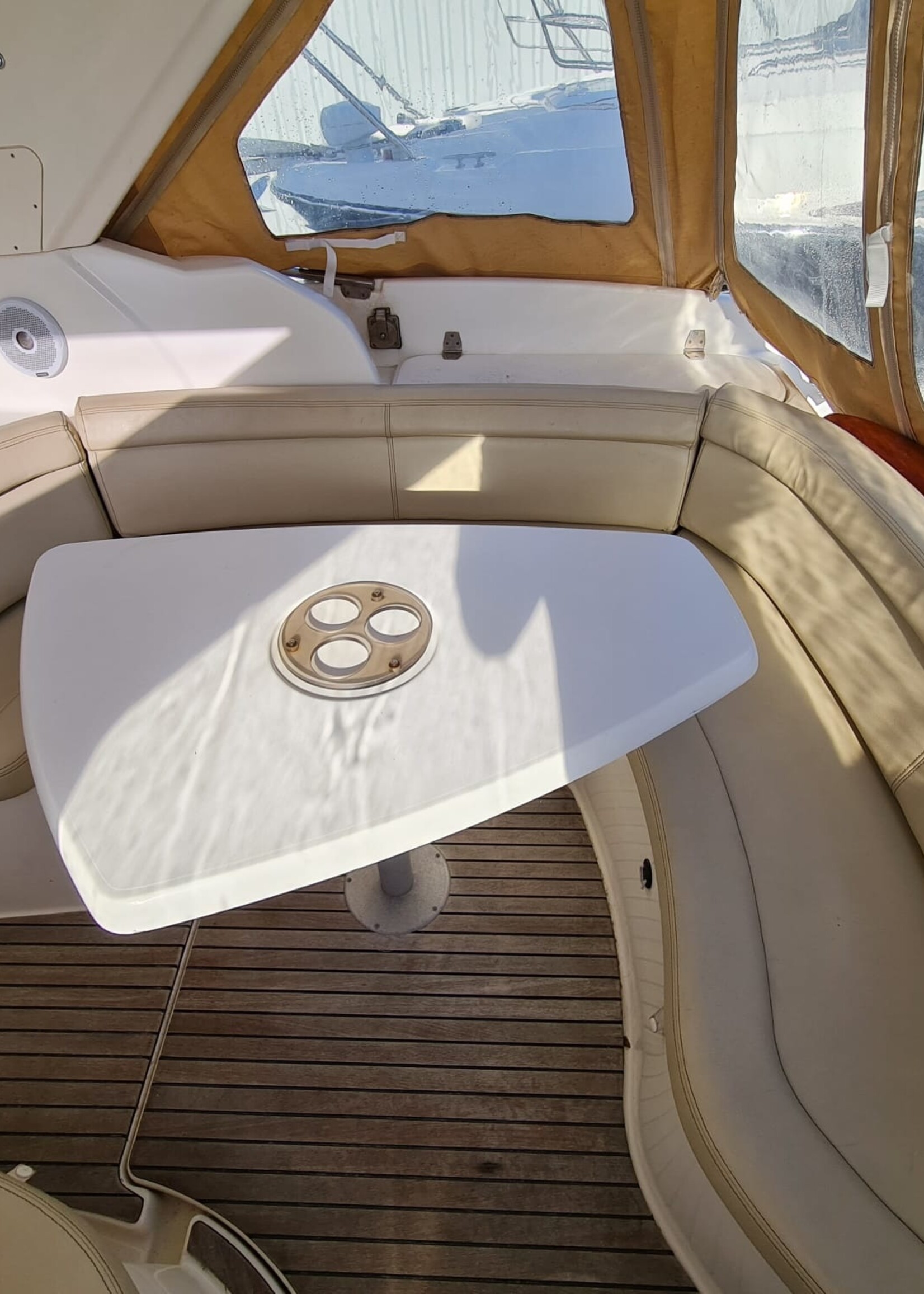 Jeanneau Prestige 30S Hardtop, 2009, 2x Volvo Penta 5.7 Gi