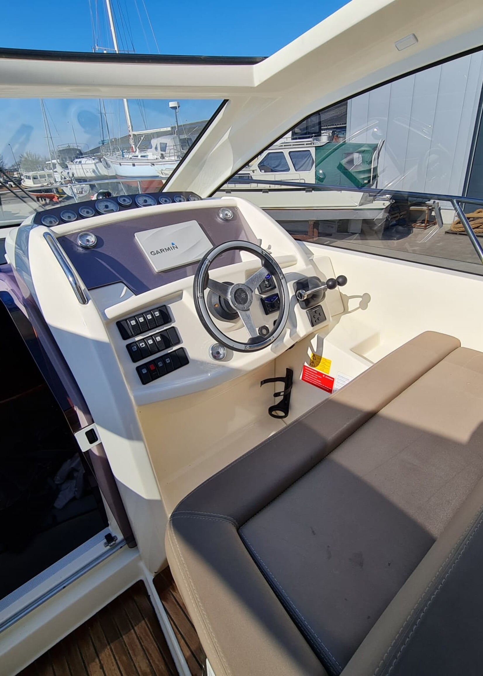 Jeanneau Leader 9 Hardtop, 2010, 2x Volvo Penta 5.7Gi