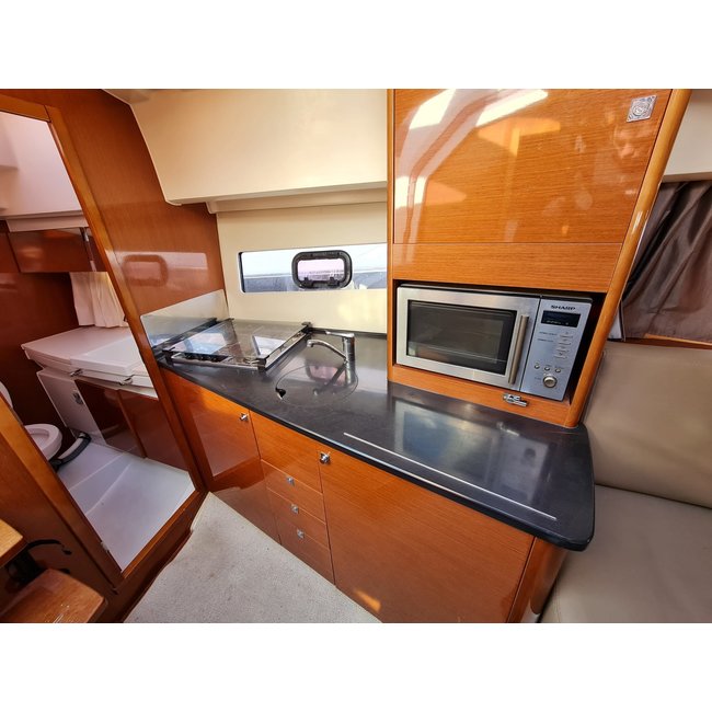 Jeanneau Leader 9 Hardtop, 2010, 2x Volvo Penta 5.7Gi