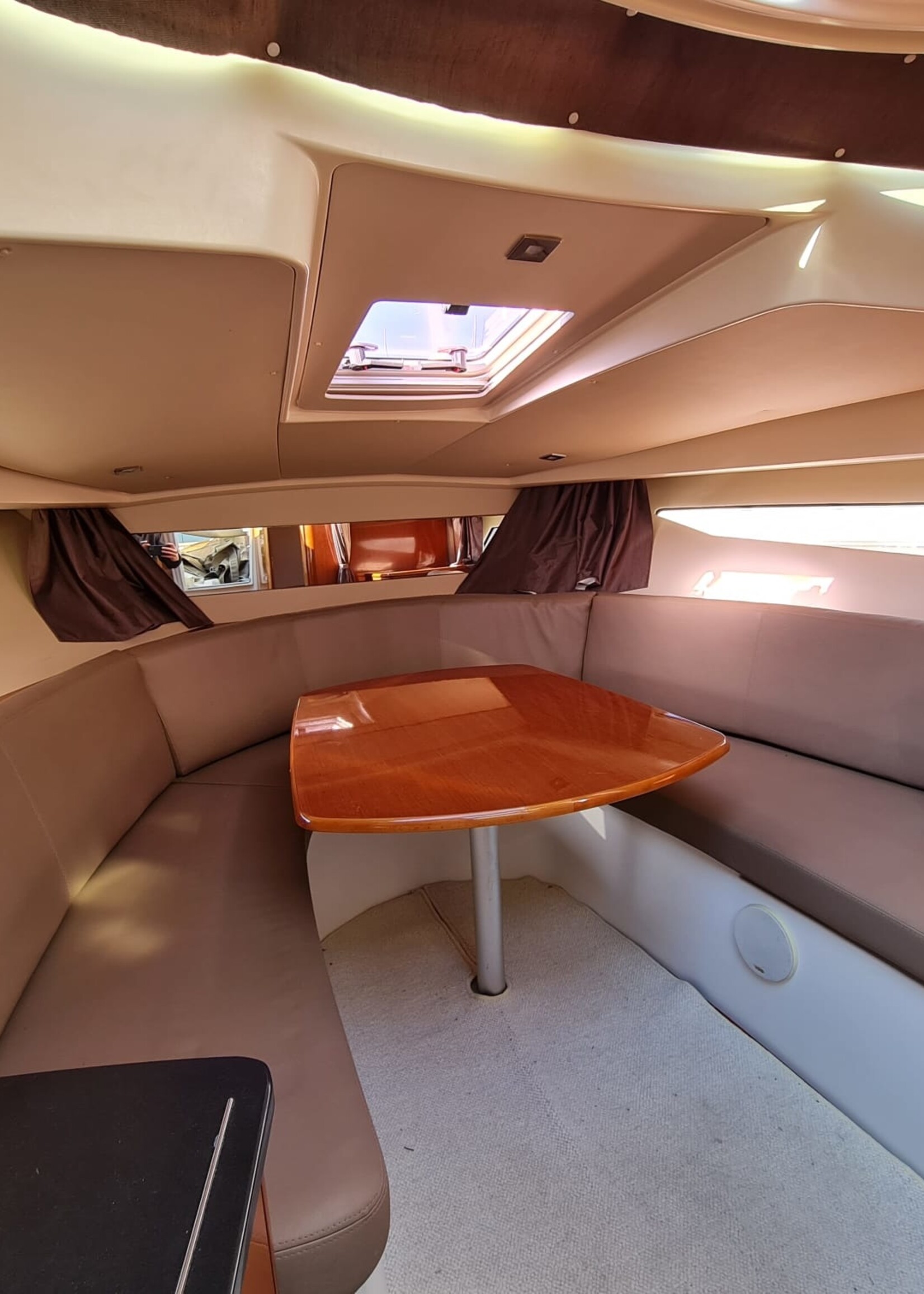 Jeanneau Leader 9 Hardtop, 2010, 2x Volvo Penta 5.7Gi