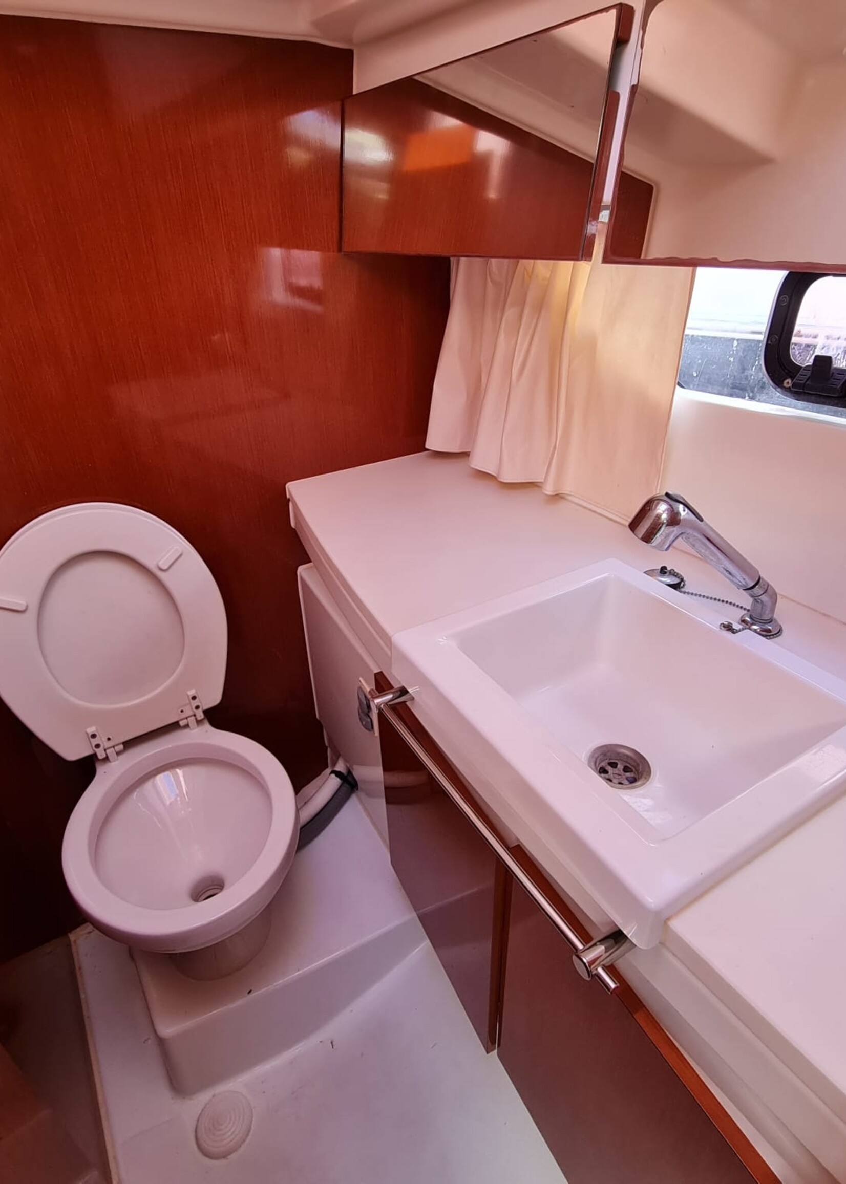 Jeanneau Leader 9 Hardtop, 2010, 2x Volvo Penta 5.7Gi