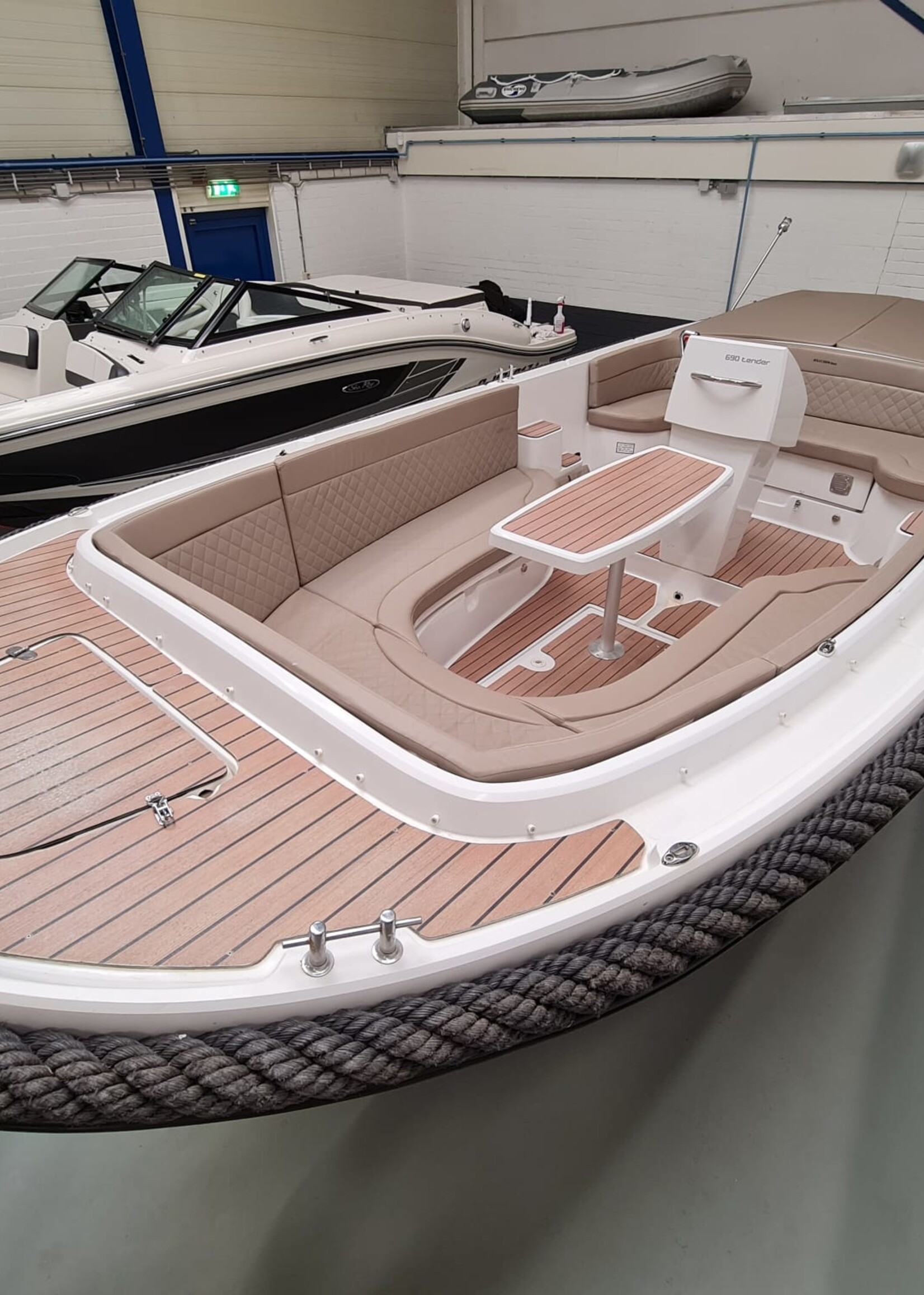 Corsiva 690 Tender uit 2016, 90 pk Mercury DFI