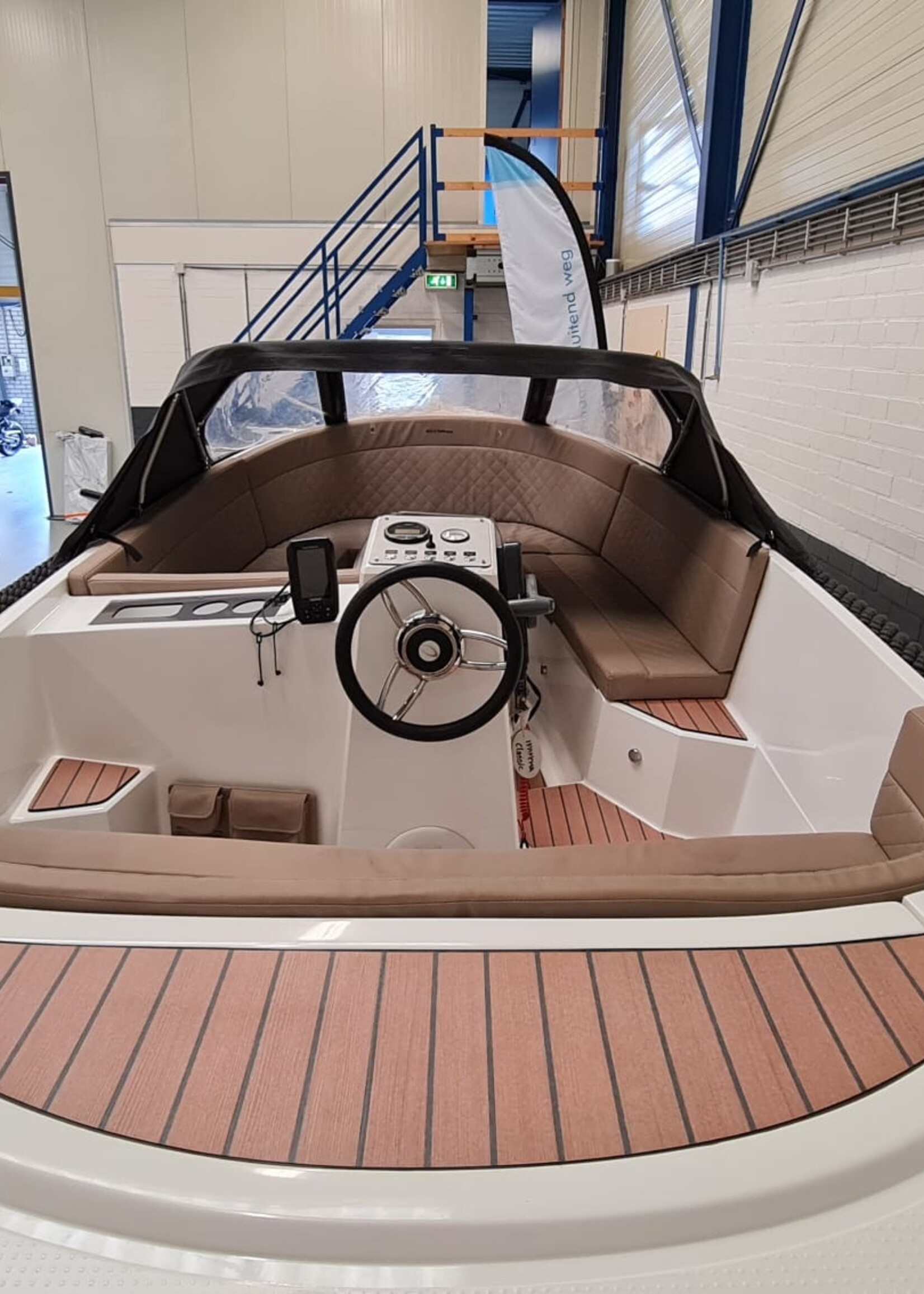 Corsiva 590 Tender uit 2016, 60 pk Selva 4 takt