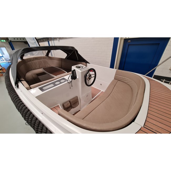 Corsiva 590 Tender uit 2016, 60 pk Selva 4 takt