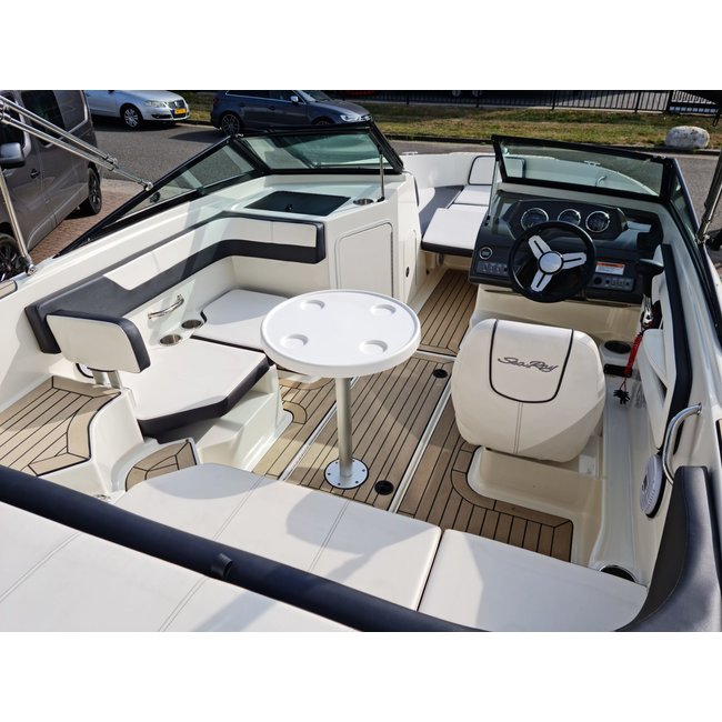 Sea Ray 190SPX 3.0LTR 140PK 2015