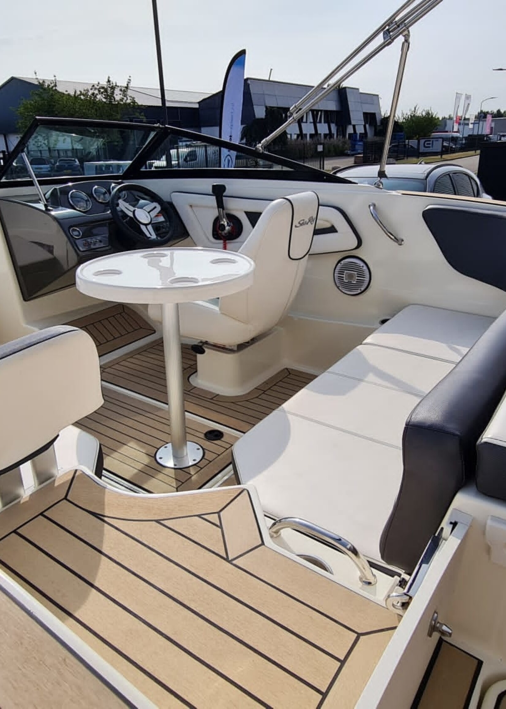 Sea Ray 190SPX 3.0LTR 140PK 2015