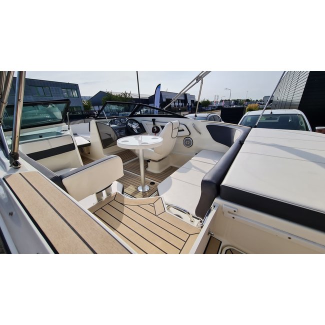 Sea Ray 190SPX 3.0LTR 140PK 2015