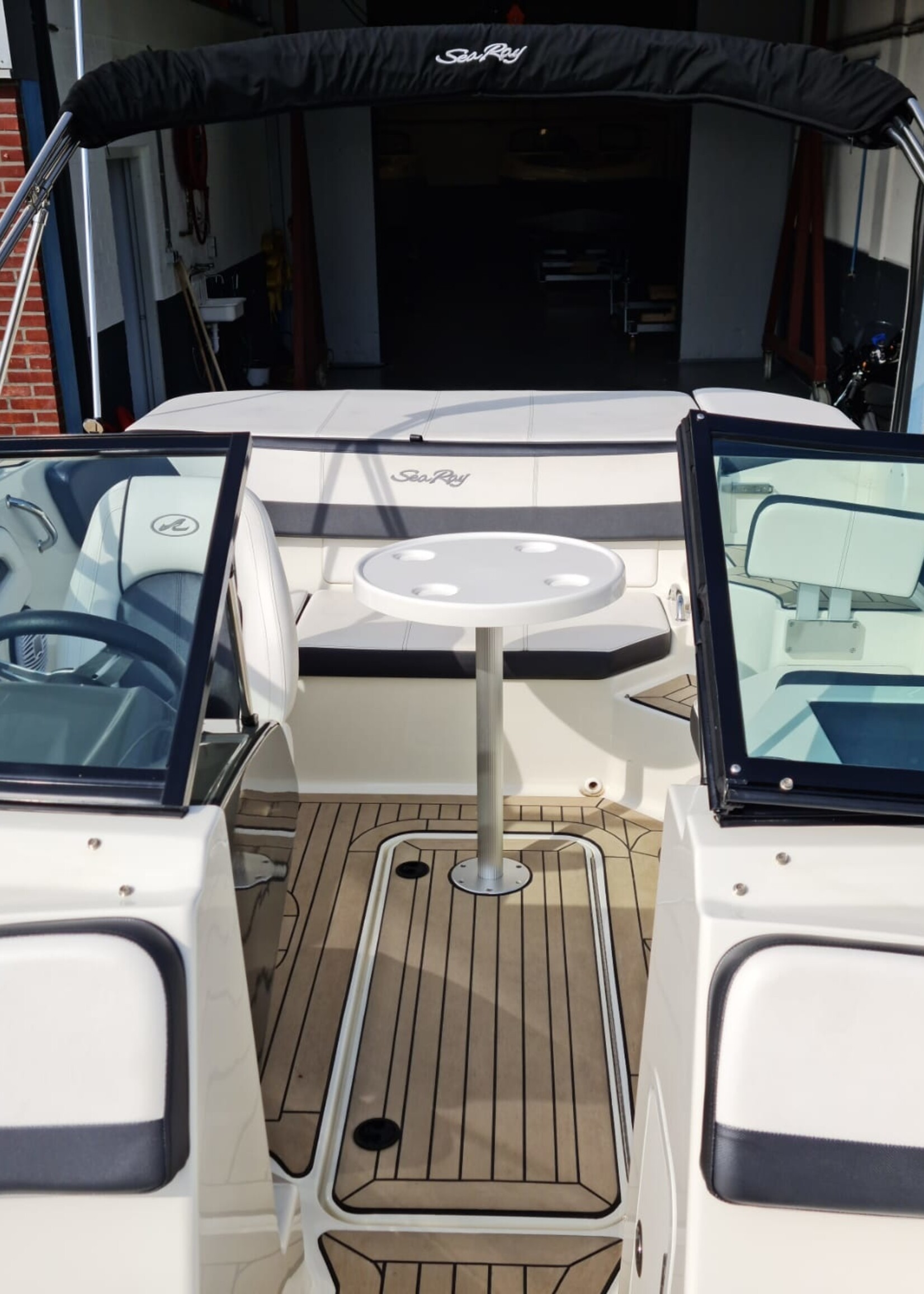 Sea Ray 190SPX 3.0LTR 140PK 2015