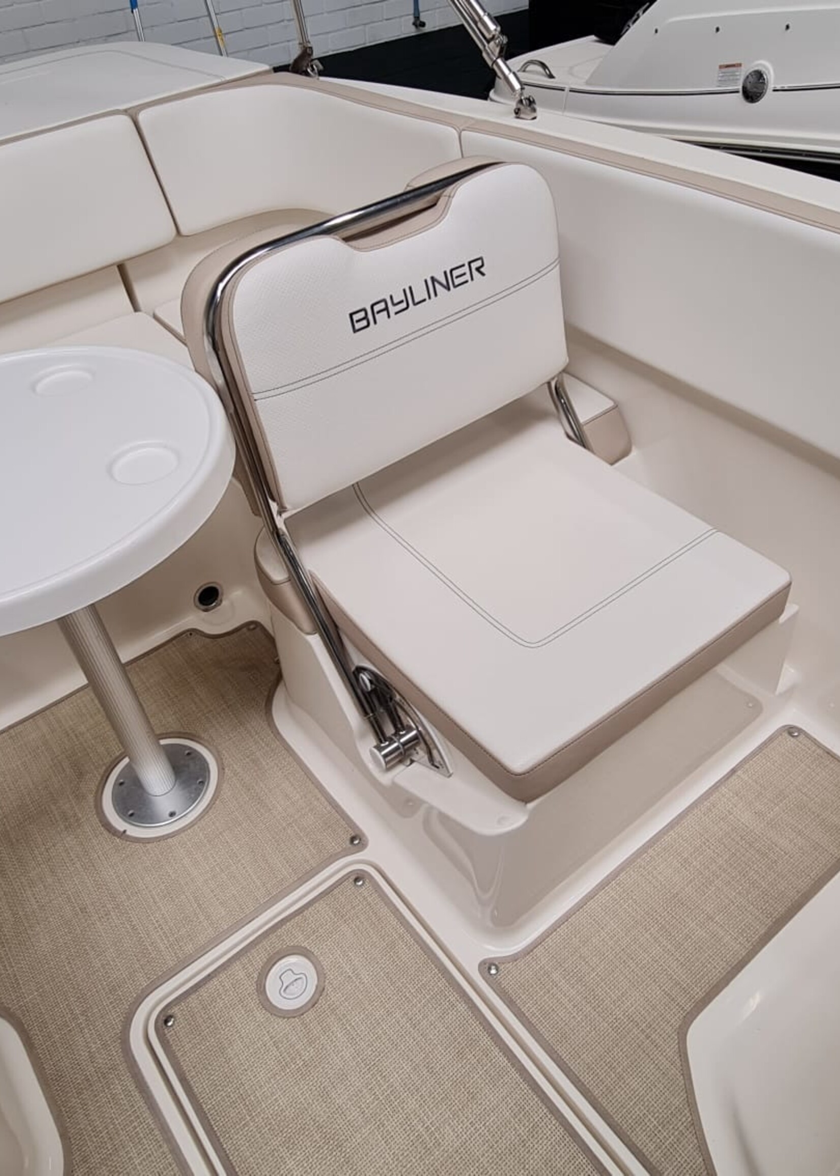 Bayliner VR5 Bowrider, 3.0 TKS 140PK, 24 uur gelaufen, 2016