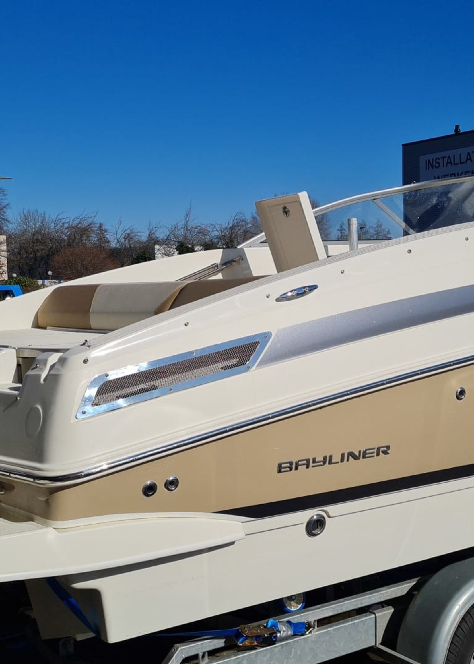 Bayliner 742 Cuddy 4.5Mpi V6, 250pk, 2015, 70 Stunden