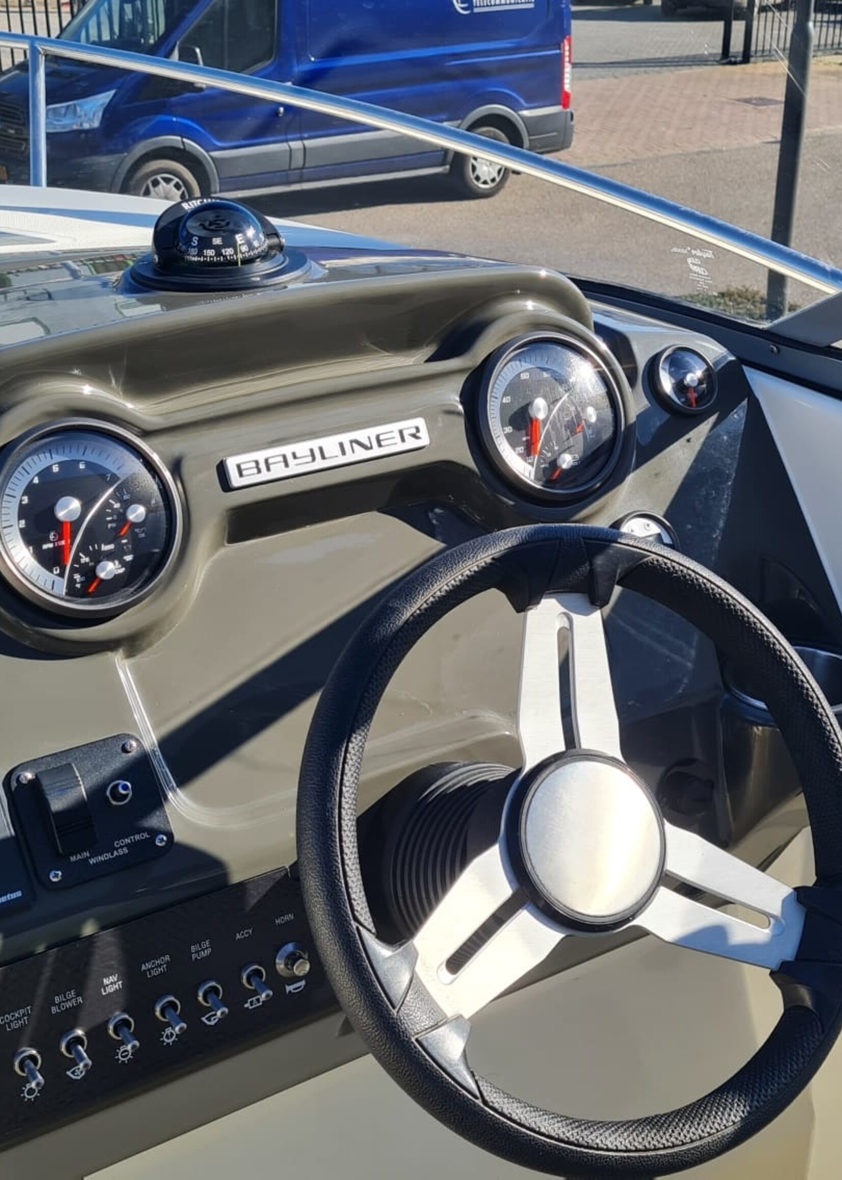 Bayliner 742 Cuddy 4.5Mpi V6, 250pk, 2015, 70 Stunden