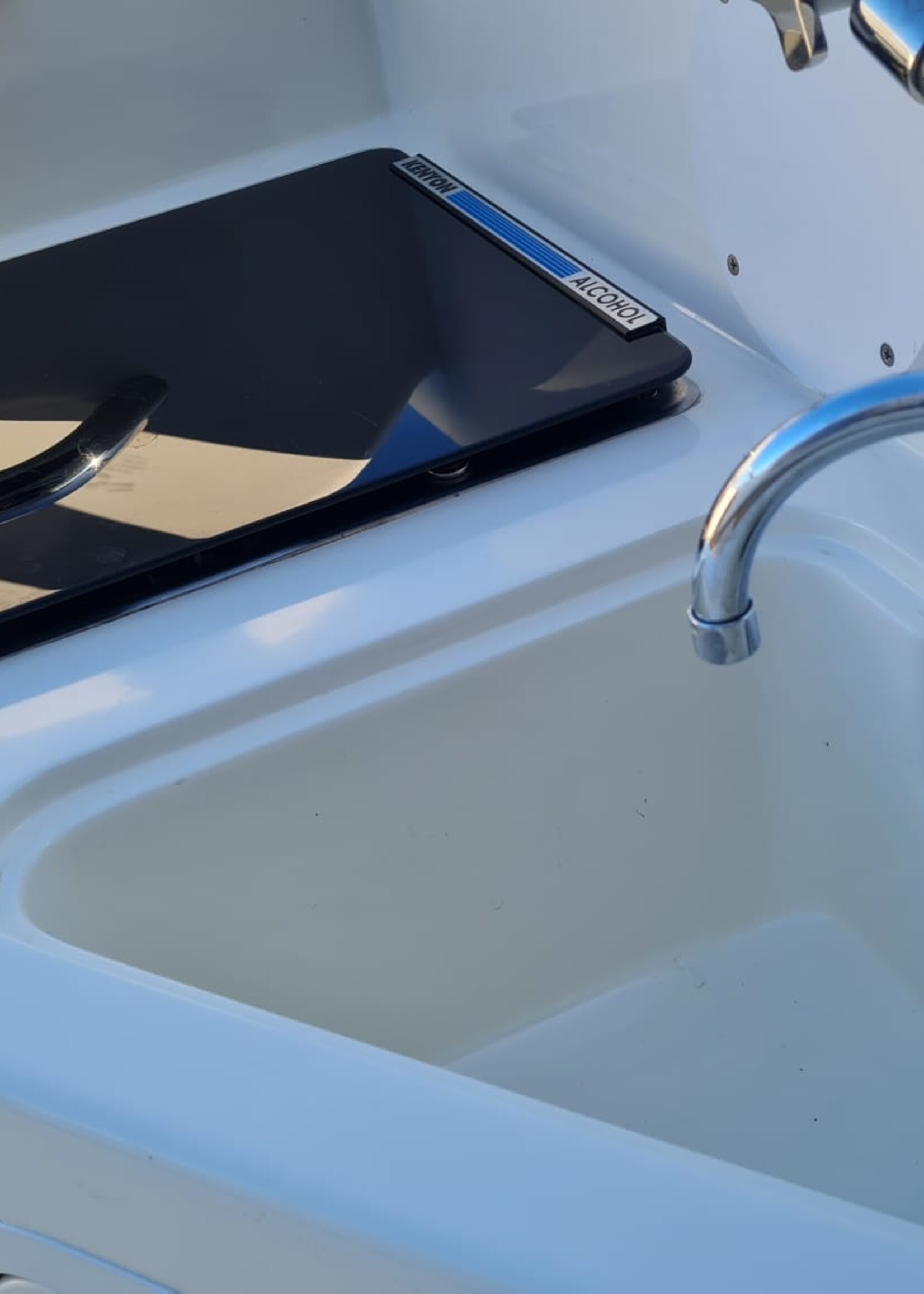 Bayliner 742 Cuddy 4.5Mpi V6, 250pk, 2015, 70 Stunden