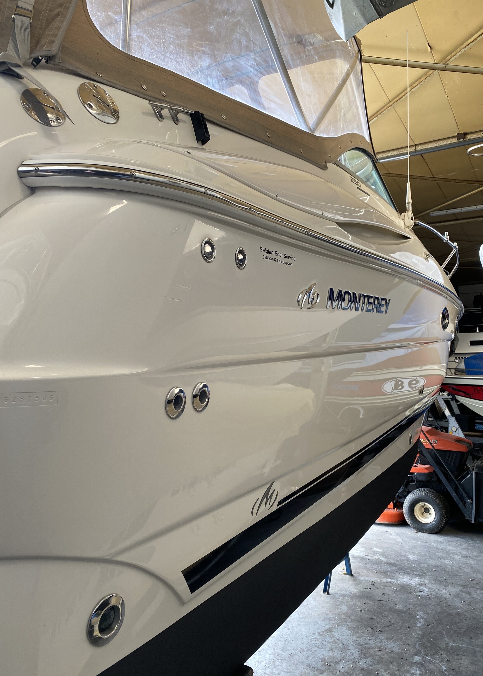 Monterey 250 CR Sport Cruiser, 5.7Ltr V8 350 Mag, 2006