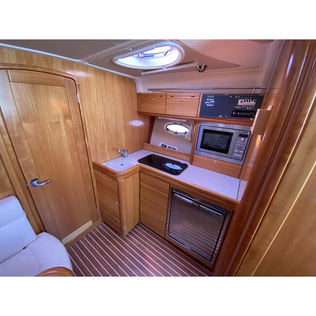 Bavaria 33 Sport, 2008, 2x Volvo 5.7 V8, 340uur