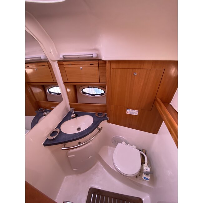 Bavaria 33 Sport, 2008, 2x Volvo 5.7 V8, 340uur