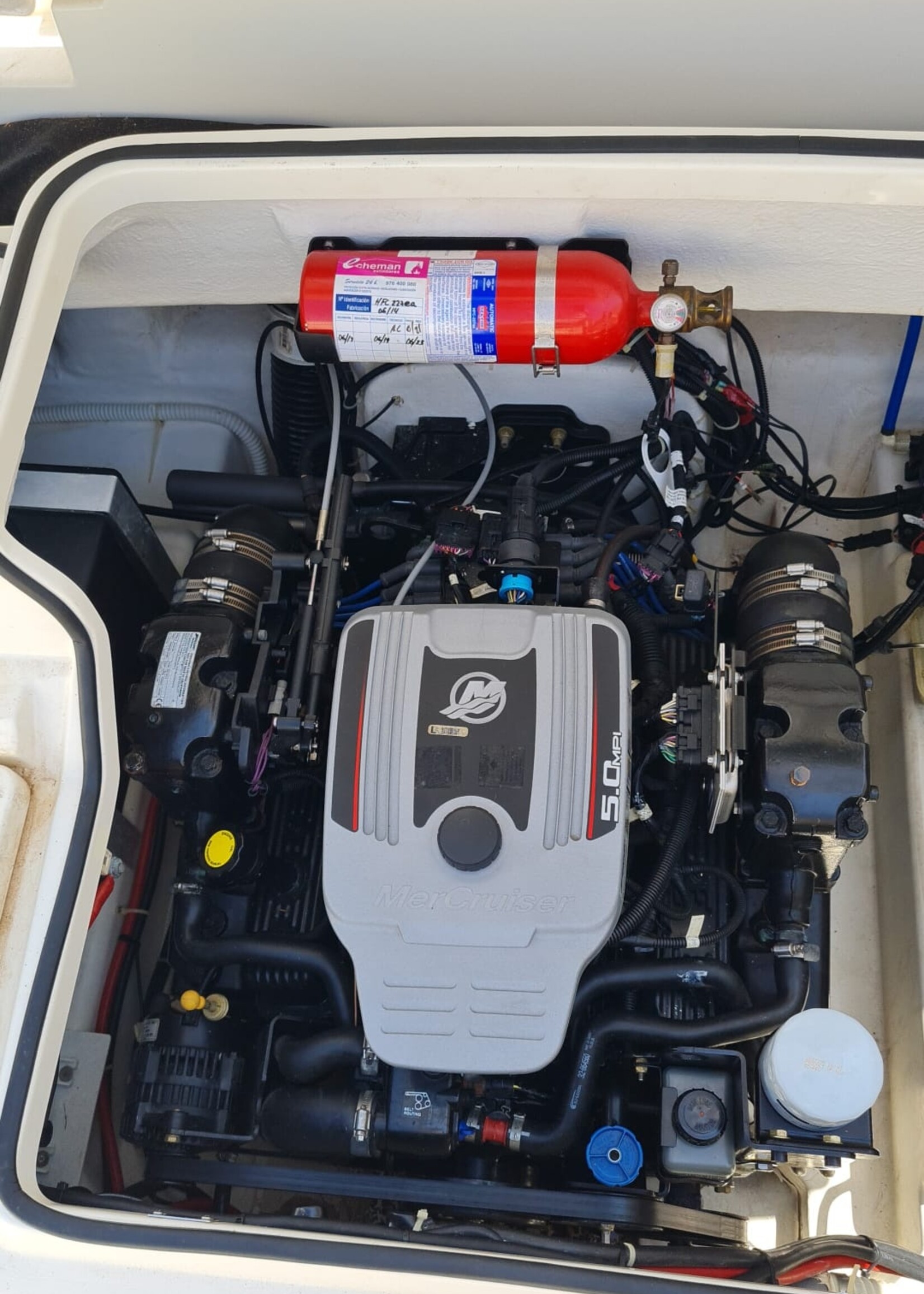 Bayliner 742 Cuddy 5.0Mpi V8, 260pk, 2014