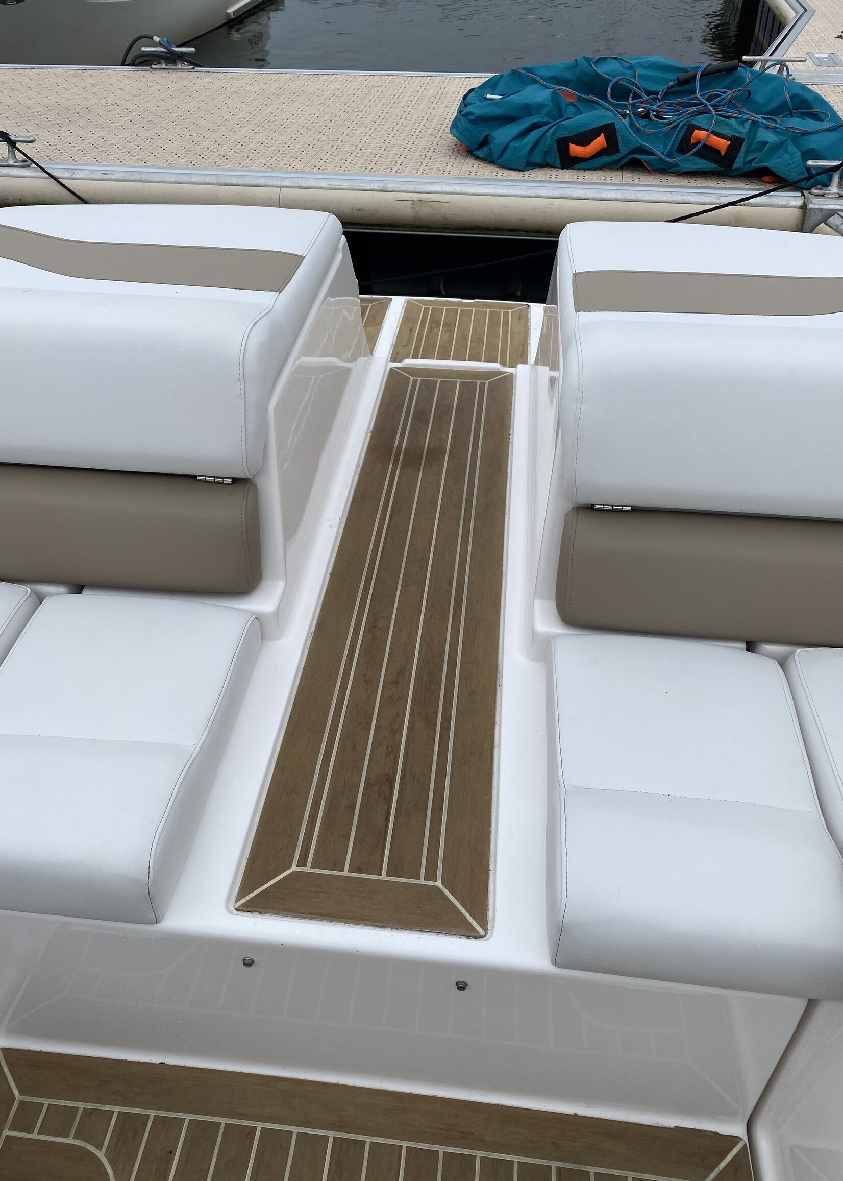 Regal 2750 Cuddy, 2009, NWE 6.2L V8 MPI DTS 350Ps.