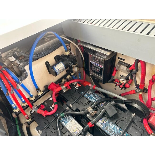 Sea Ray Sundancer 300, 2007, 2x Mercruiser 5.0 V8 Mpi, 460 uur