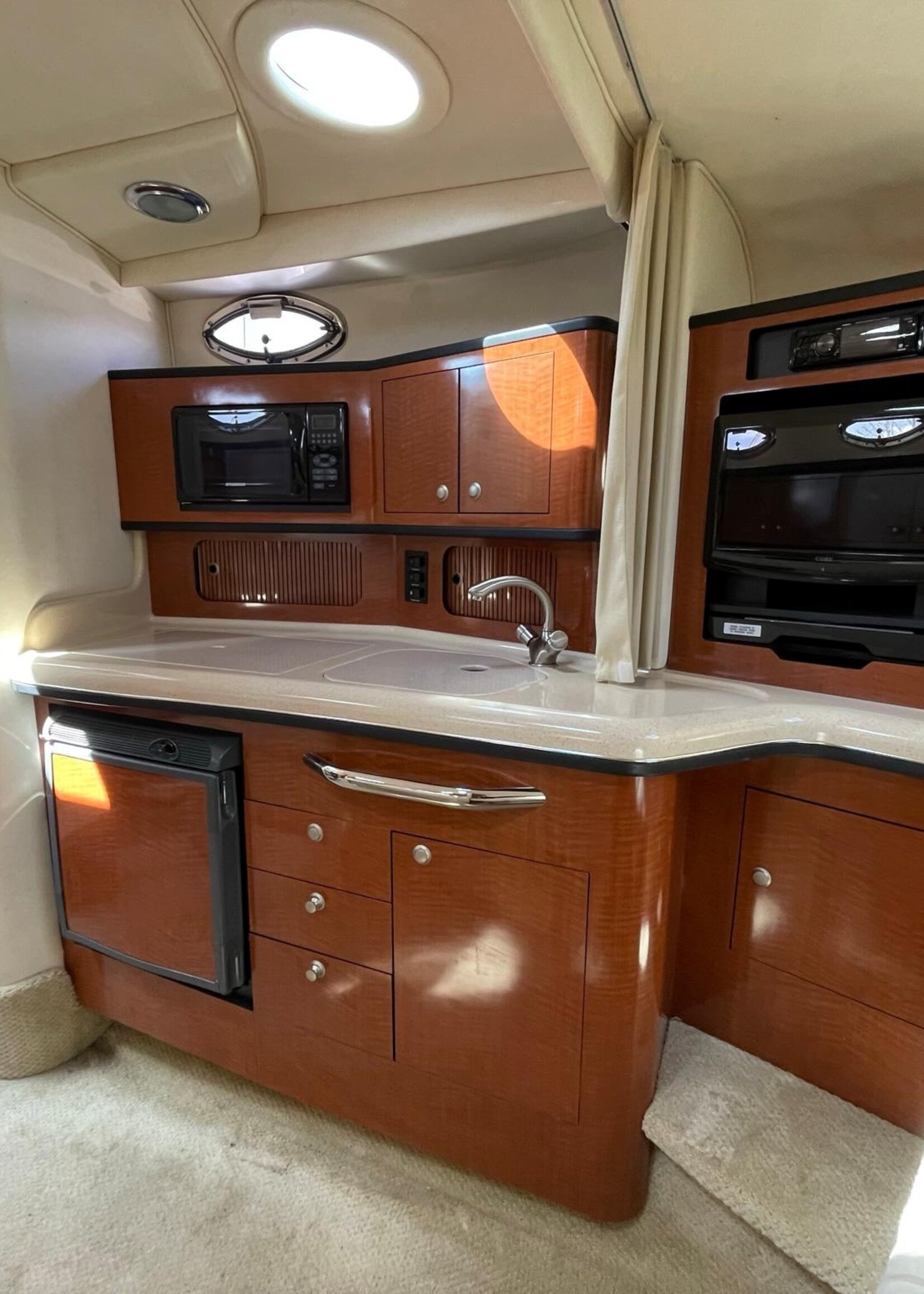 Sea Ray 300/335 Sundancer, 2007, 2x Mercruiser 5.0 V8 Mpi, 460 uur