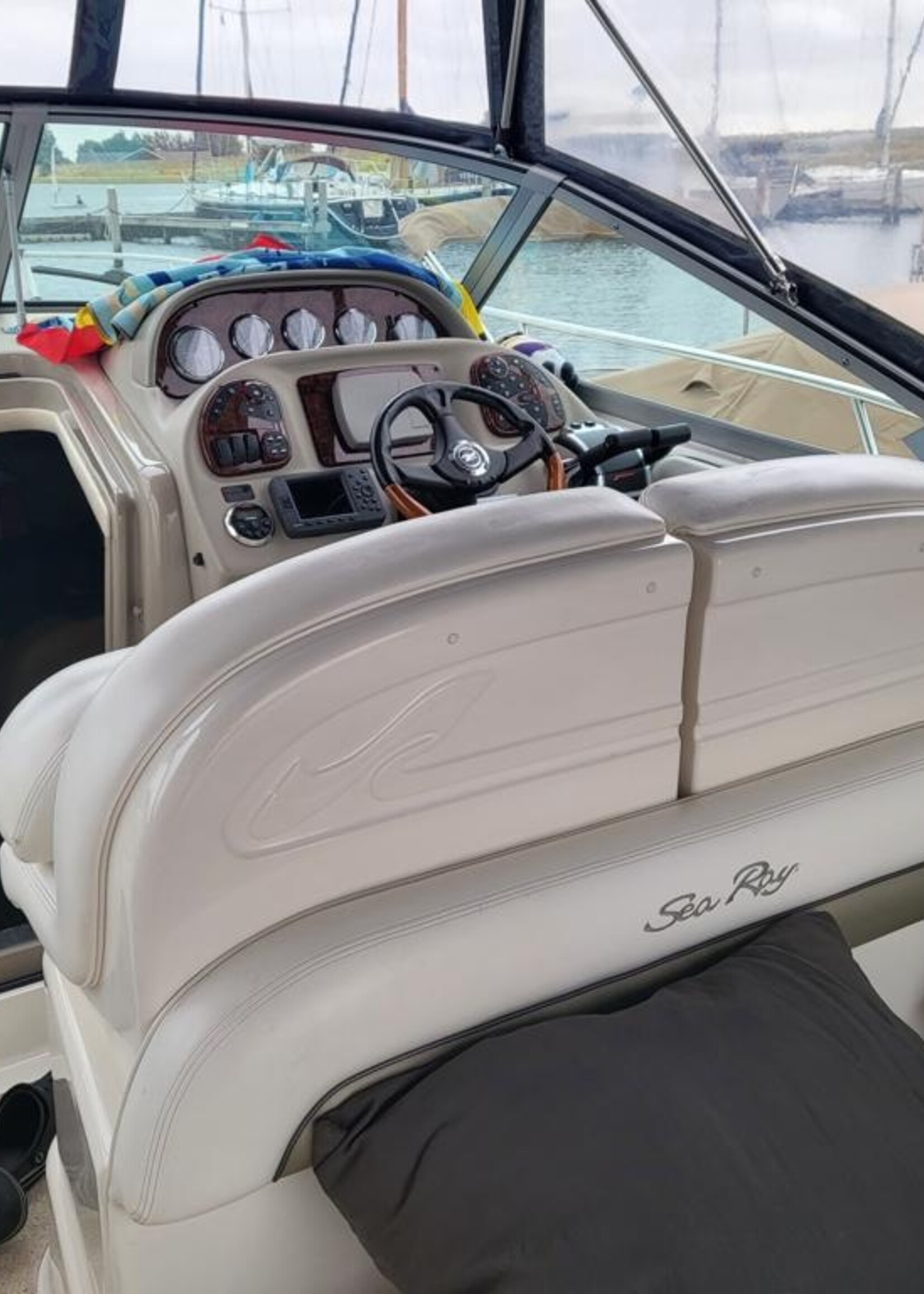 Sea Ray Sundancer 300, 2007, 2x Mercruiser 5.0 V8 Mpi, 460 uur