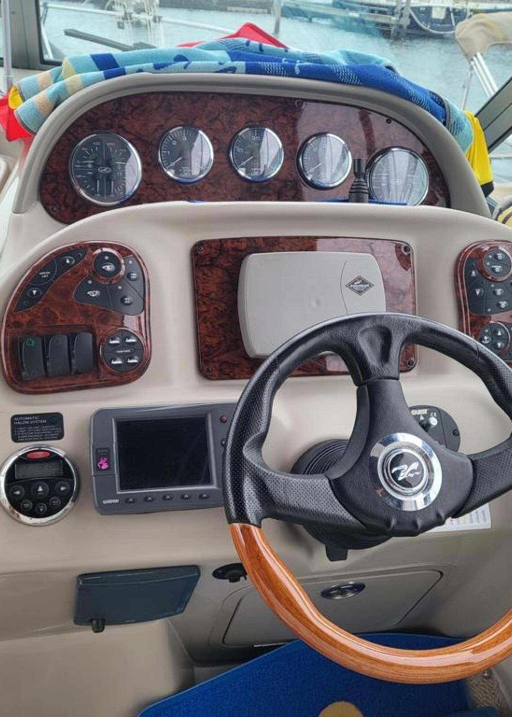 Sea Ray Sundancer 300, 2007, 2x Mercruiser 5.0 V8 Mpi, 460 uur