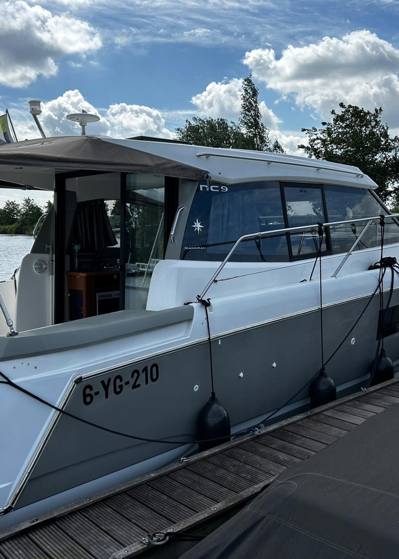 Jeanneau NC9 Hardtop, 2012, diesel 260PK