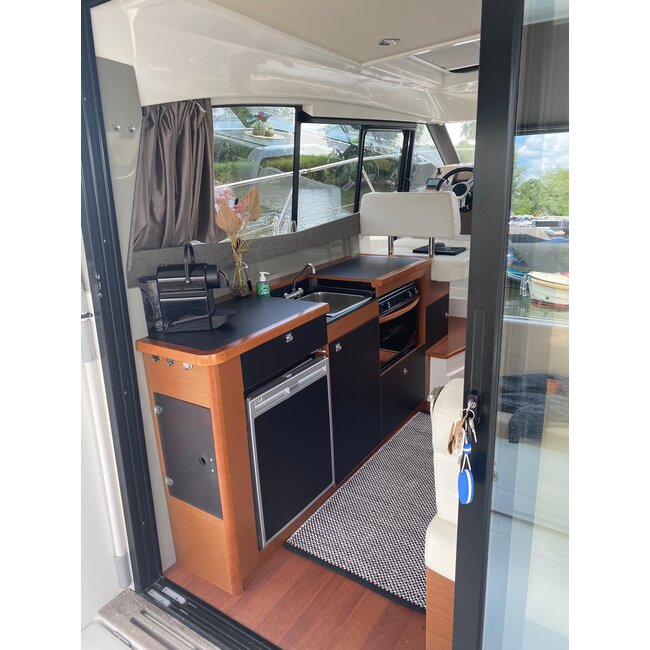 Jeanneau NC9 Hardtop, 2013, diesel 260PK