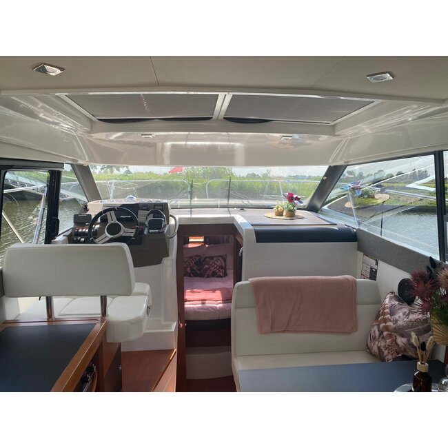 Jeanneau NC9 Hardtop, 2012, diesel 260PK