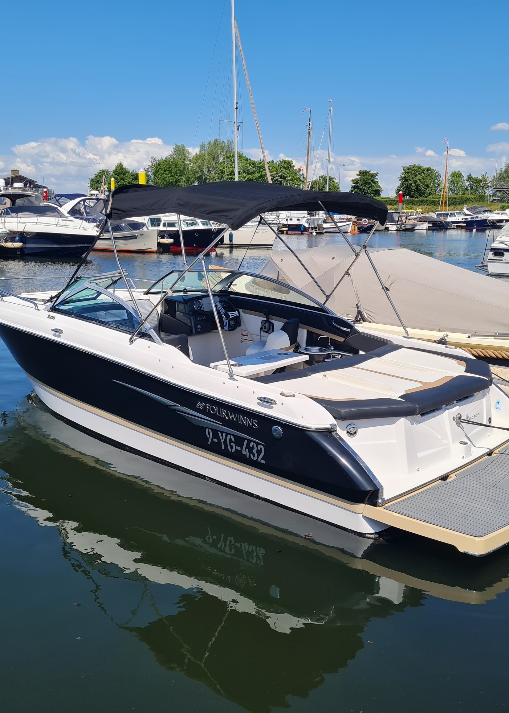 Four Winns Sundowner 285 Volvo 7.4 Liter V8 GSI 385PK 2003 - Copy