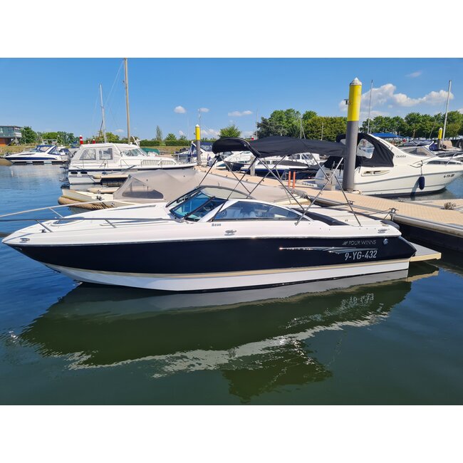 Four Winns S235, 5.0 V8 300 PK uit 2013