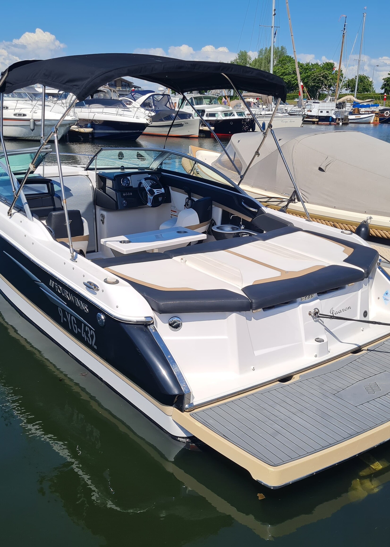 Four Winns Sundowner 285 Volvo 7.4 Liter V8 GSI 385PK 2003 - Copy