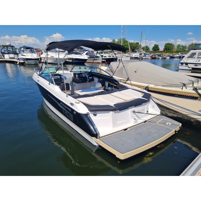 Four Winns S235, 5.0 V8 300 PK uit 2013