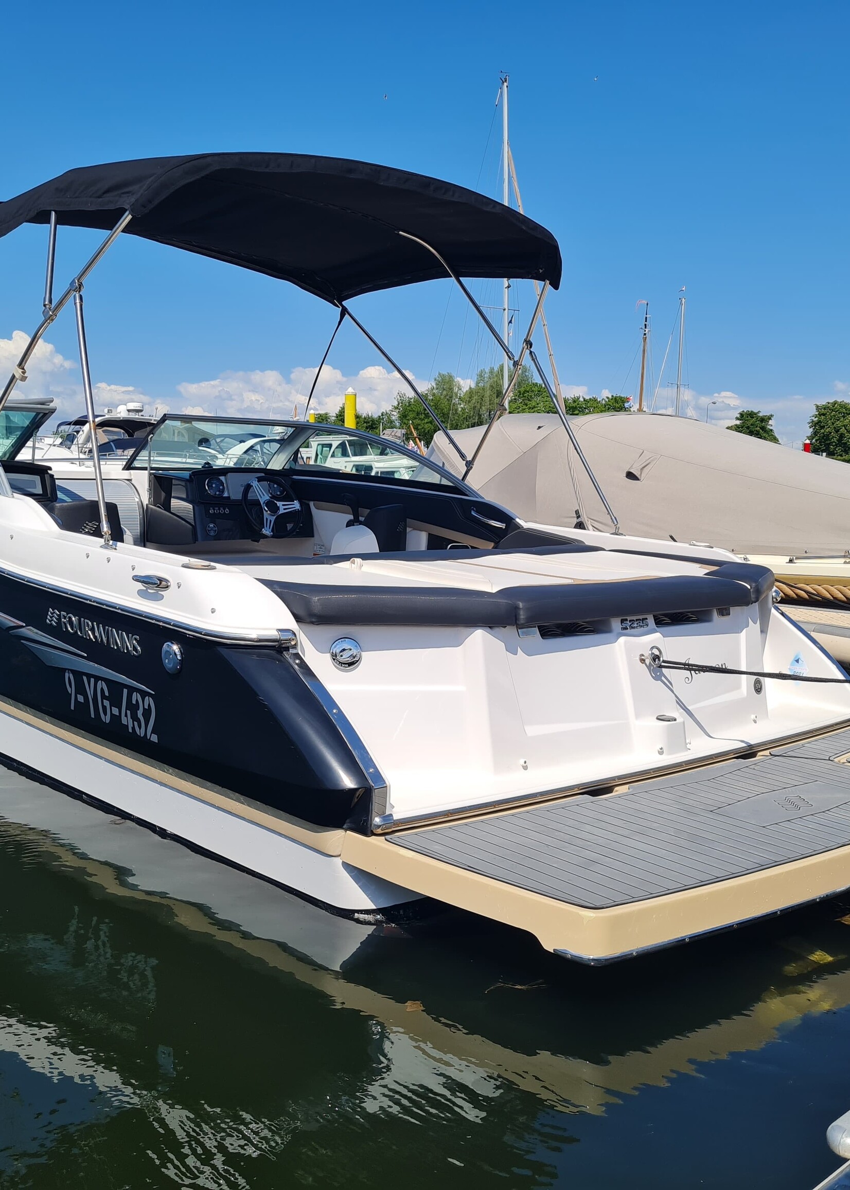 Four Winns Sundowner 285 Volvo 7.4 Liter V8 GSI 385PK 2003 - Copy