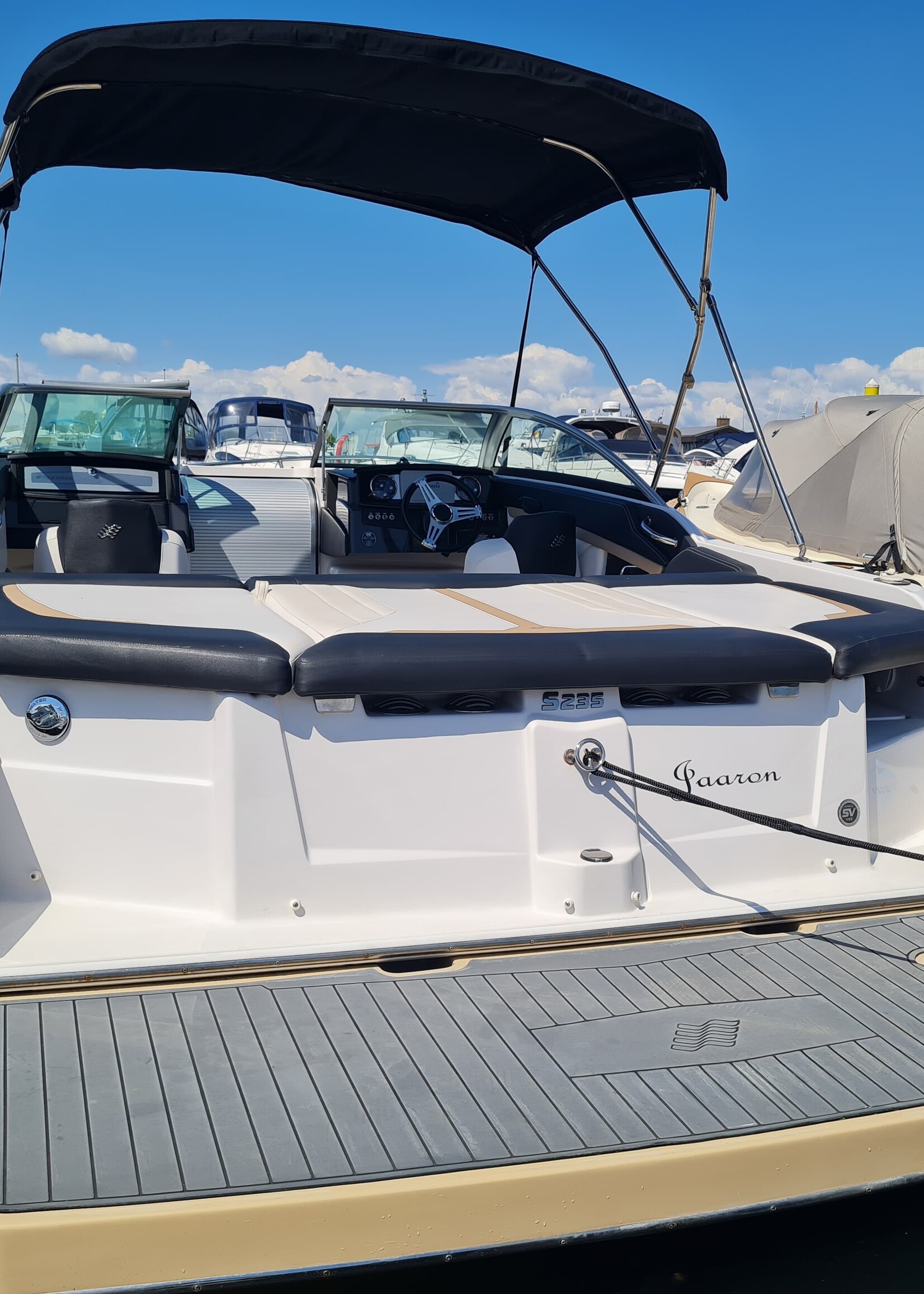 Four Winns Sundowner 285 Volvo 7.4 Liter V8 GSI 385PK 2003 - Copy