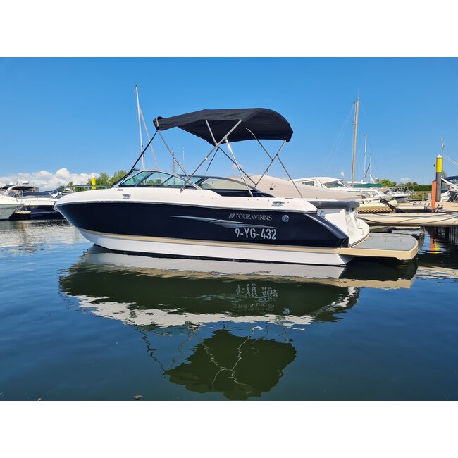 Four Winns S235, 5.0 V8 300 PK uit 2013